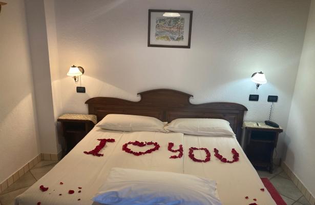 HOTEL OFFER FOR TWO PEOPLE ON VALENTINE'S DAY